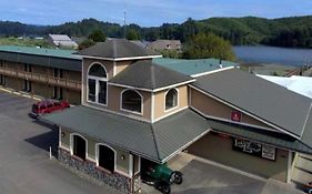 Lakeshore Lodge