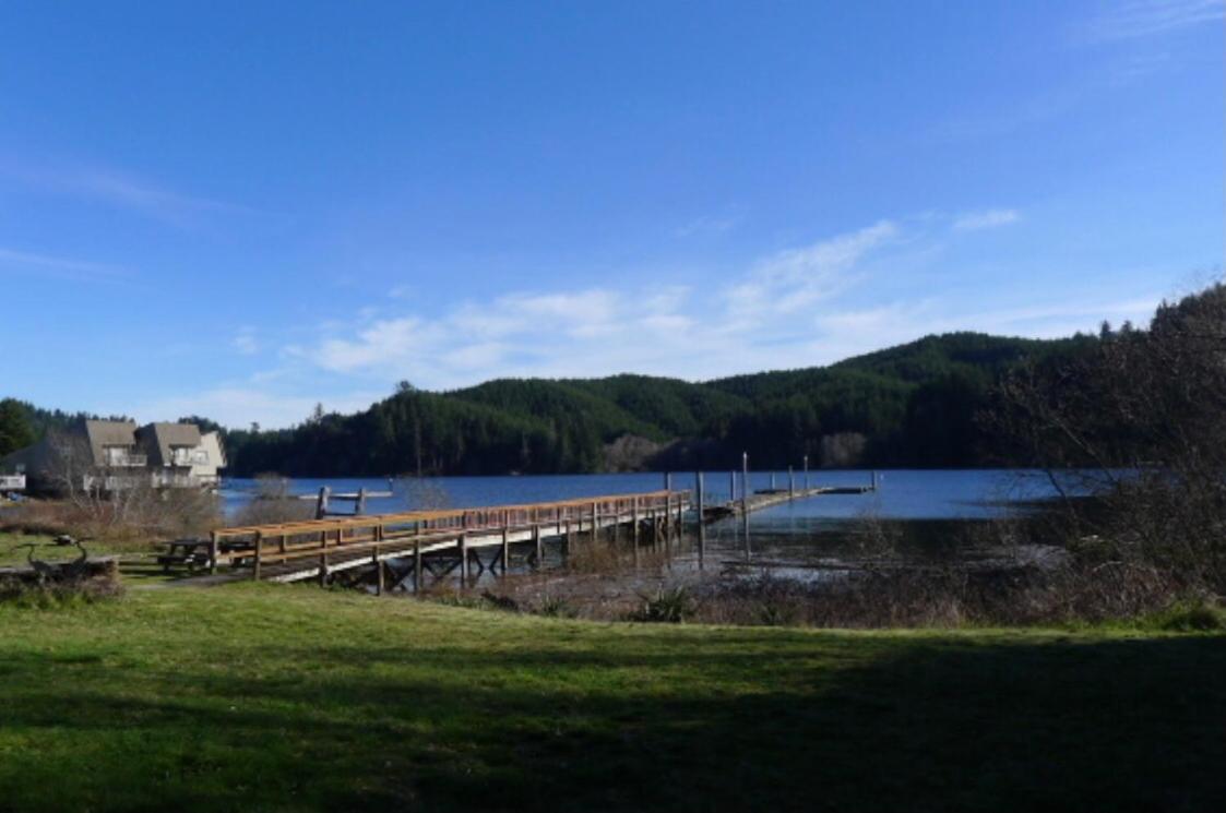 Lakeshore Lodge Lakeside Exterior photo