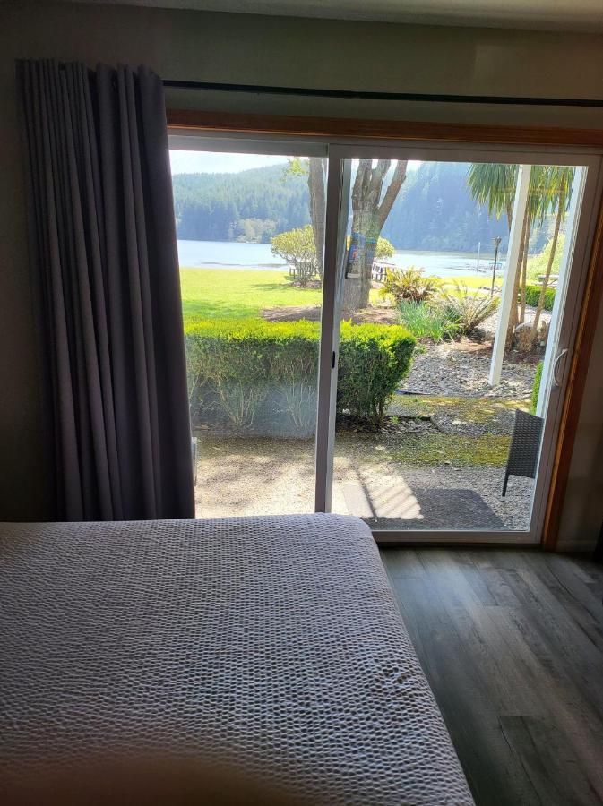 Lakeshore Lodge Lakeside Room photo